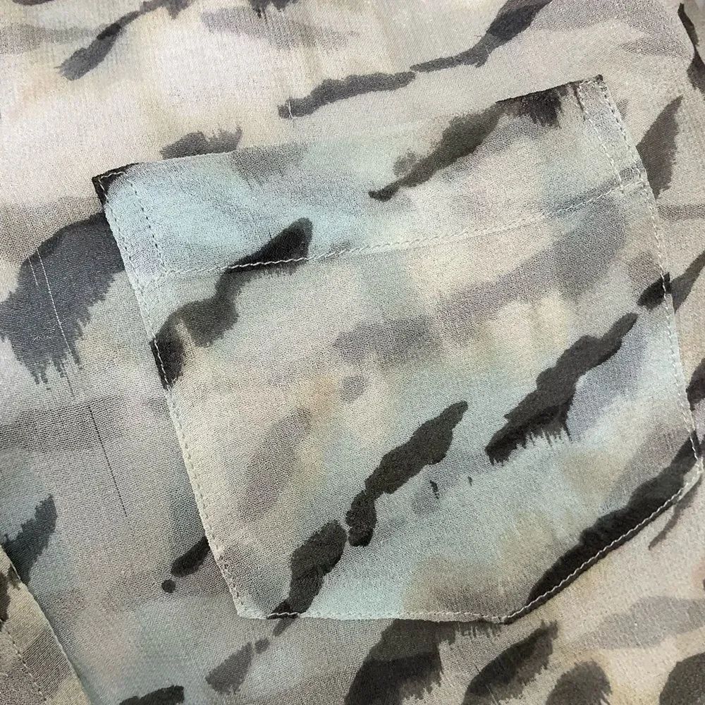 Equipment Cream Black 100% Silk Tiger Print Sheer Button Down Shirt Size XS - Picture 9 of 11